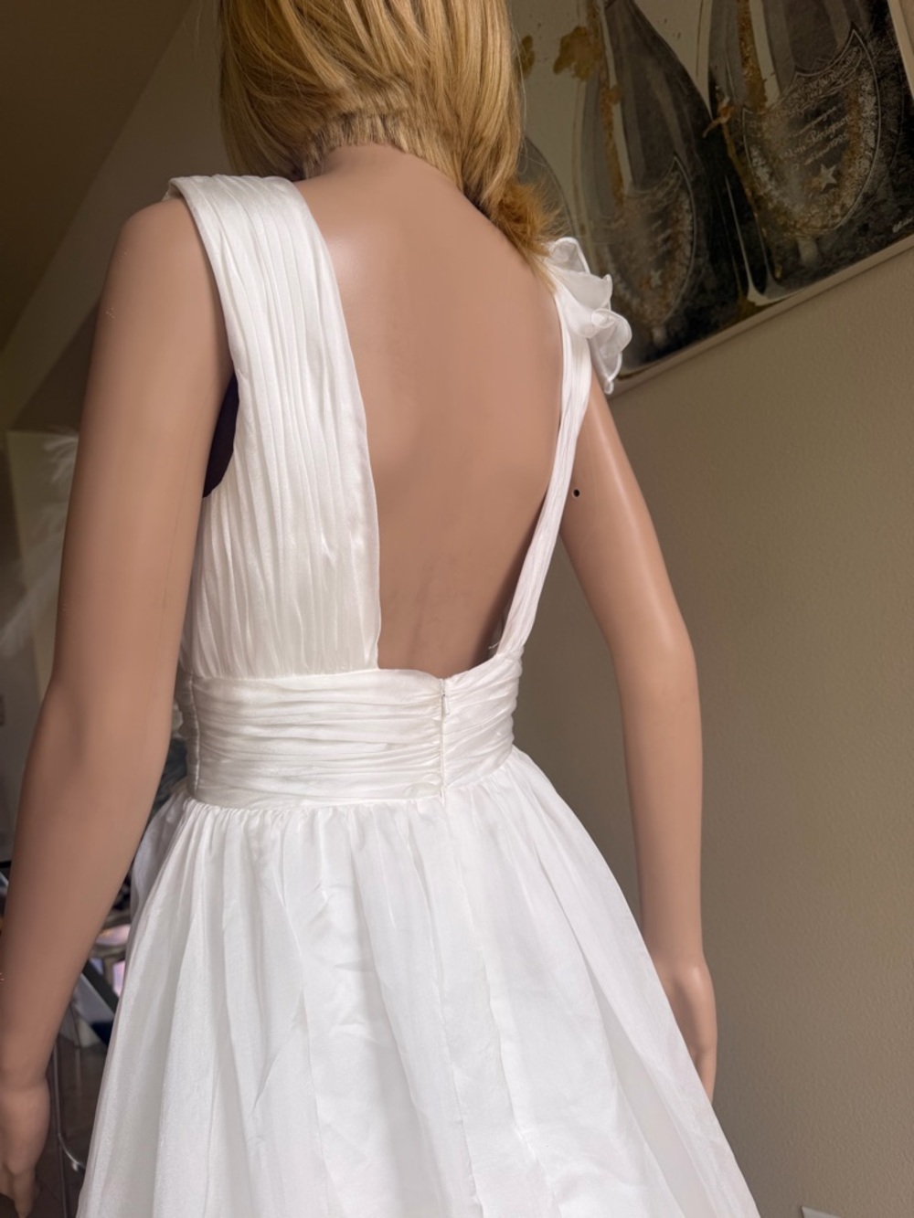 Mac Duggal

Ruffle Shoulder V-Neck Gown White size 4 - Picture 11 of 12